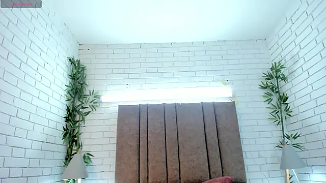 charlottewhitte online show from March 4, 2025, 11:08 am