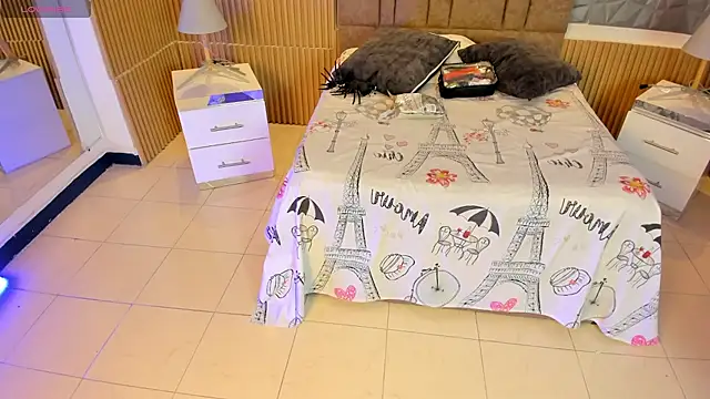 Snapshot of charlottewhitte chatting on October 31, 2025, 12:24 pm charlottewhitte online show from October 31, 2025, 12:24 pm