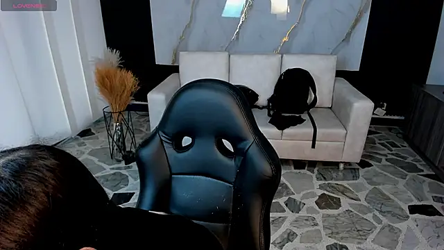 charlottewhitte online show from March 21, 2026, 11:25 am