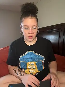 QueenNuttCollector online show from September 30, 2025, 2:45 pm