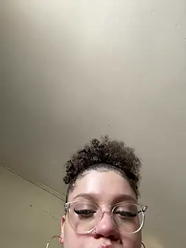 Snapshot of QueenNuttCollector chatting on February 13, 2026, 5:13 pm QueenNuttCollector online show from February 13, 2026, 5:13 pm