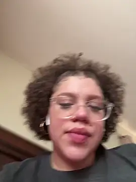 Snapshot of QueenNuttCollector chatting on February 5, 2026, 5:31 pm QueenNuttCollector online show from February 5, 2026, 5:31 pm