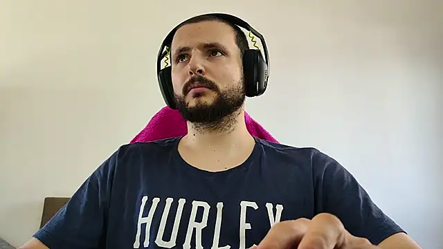 Snapshot of iurytx chatting on October 4, 2025, 4:30 pm iurytx online show from October 4, 2025, 4:30 pm