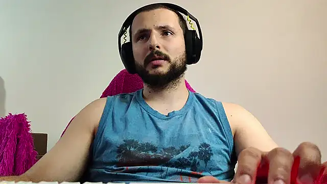 Snapshot of iurytx chatting on October 12, 2025, 10:11 pm iurytx online show from October 12, 2025, 10:11 pm