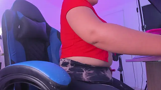 Snapshot of izaro22 chatting on October 21, 2025, 2:33 am izaro22 online show from October 21, 2025, 2:33 am