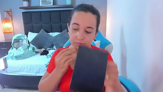 Snapshot of izaro22 chatting on September 26, 2025, 2:29 am izaro22 online show from September 26, 2025, 2:29 am