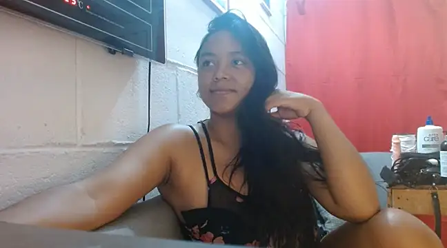 Snapshot of Chiara_petterson chatting on January 28, 2025, 4:08 am Chiara petterson online show from January 28, 2025, 4:08 am