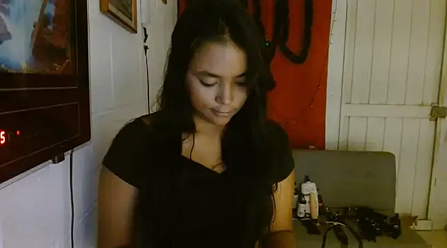 Snapshot of Chiara_petterson chatting on January 10, 2025, 5:05 am Chiara petterson online show from January 10, 2025, 5:05 am