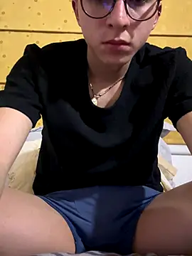 CamiRojas boy online show from September 13, 2025, 4:01 am