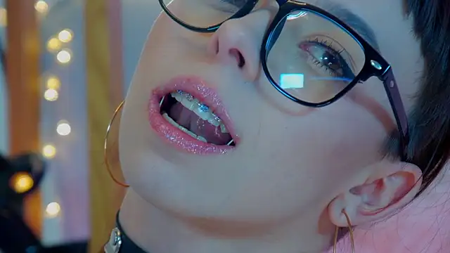 Snapshot of ElisabethDavis chatting on September 22, 2025, 5:19 pm ElisabethDavis online show from September 22, 2025, 5:19 pm