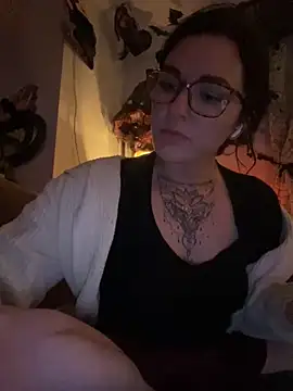 Snapshot of KARMICchaos_xoxo chatting on October 22, 2025, 5:29 am KARMICchaos xoxo online show from October 22, 2025, 5:29 am