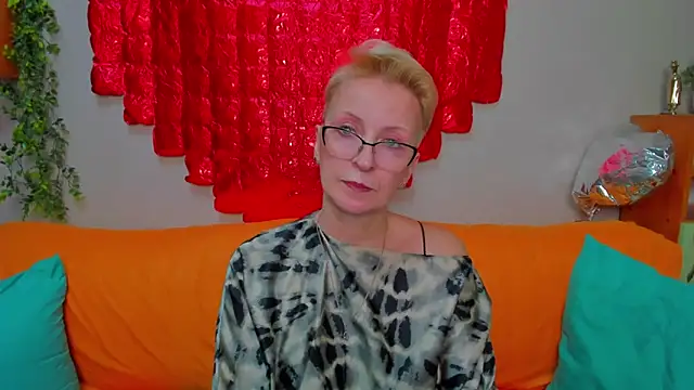 iamyourdream89 online show from February 8, 2026, 5:54 pm