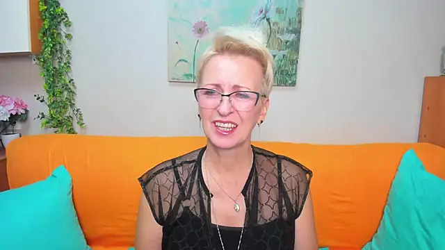 iamyourdream89 online show from October 15, 2025, 1:52 pm