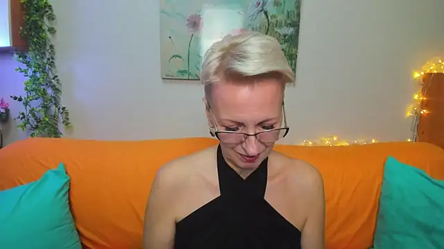 iamyourdream89 online show from December 22, 2025, 5:02 pm