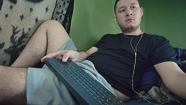 Snapshot of sweet_cock28 chatting on October 13, 2025, 3:35 pm sweet cock28 online show from October 13, 2025, 3:35 pm