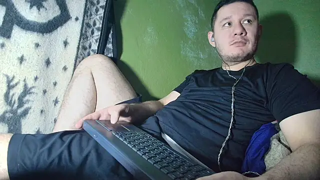 Snapshot of sweet_cock28 chatting on October 22, 2025, 4:01 am sweet cock28 online show from October 22, 2025, 4:01 am