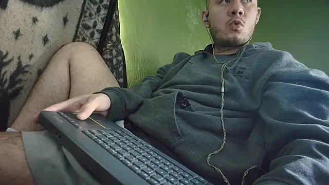 Snapshot of sweet_cock28 chatting on October 5, 2025, 2:41 pm sweet cock28 online show from October 5, 2025, 2:41 pm