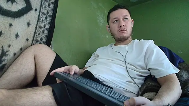 Snapshot of sweet_cock28 chatting on September 25, 2025, 3:40 pm sweet cock28 online show from September 25, 2025, 3:40 pm