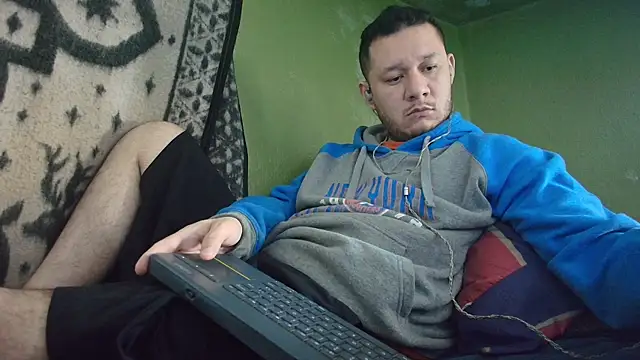 Snapshot of sweet_cock28 chatting on September 19, 2025, 3:27 pm sweet cock28 online show from September 19, 2025, 3:27 pm