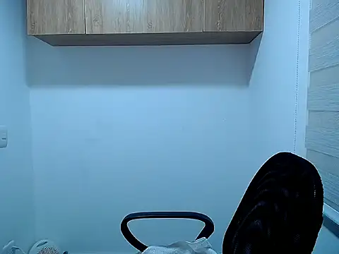 Snapshot of Danna_Ross_ chatting on November 11, 2025, 6:52 am Danna Ross online show from November 11, 2025, 6:52 am