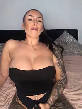 Mia-Bremer online show from December 17, 2025, 7:13 am