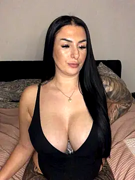 Mia-Bremer online show from November 30, 2025, 12:22 am