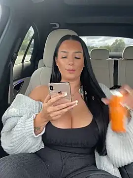 Snapshot of Mia-Bremer chatting on September 24, 2025, 12:44 pm Mia-Bremer online show from September 24, 2025, 12:44 pm