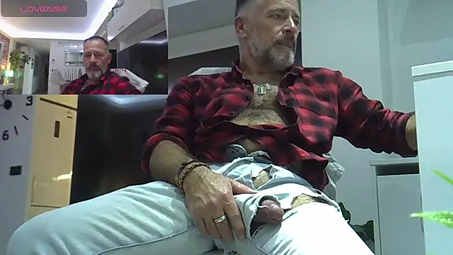 Snapshot of DaddybearVLC chatting on December 14, 2024, 7:57 pm DaddybearVLC online show from December 14, 2024, 7:57 pm