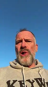 Snapshot of DaddybearVLC chatting on February 24, 2025, 4:04 pm DaddybearVLC online show from February 24, 2025, 4:04 pm