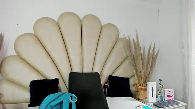 Snapshot of Natasha__Blue chatting on October 24, 2025, 12:04 pm Natasha Blue online show from October 24, 2025, 12:04 pm