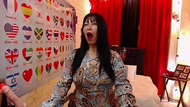 Sarah teiku online show from November 4, 2025, 6:01 pm