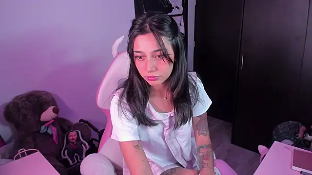 Snapshot of amber_yull chatting on October 6, 2025, 2:13 am amber yull online show from October 6, 2025, 2:13 am