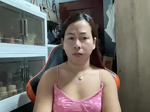 Snapshot of UrLove_Marga chatting on October 18, 2025, 10:34 pm UrLove Marga online show from October 18, 2025, 10:34 pm