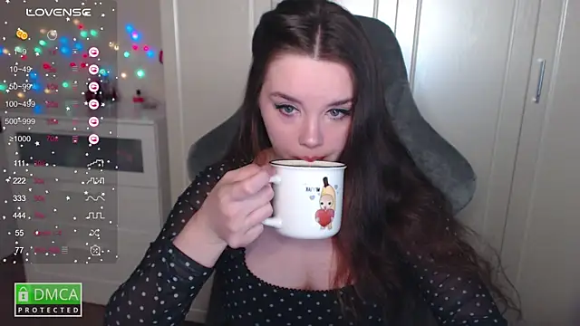 Snapshot of aliice_cutie chatting on March 15, 2025, 8:32 pm aliice cutie online show from March 15, 2025, 8:32 pm