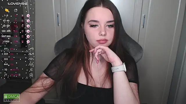 Snapshot of aliice_cutie chatting on December 19, 2024, 7:29 pm aliice cutie online show from December 19, 2024, 7:29 pm