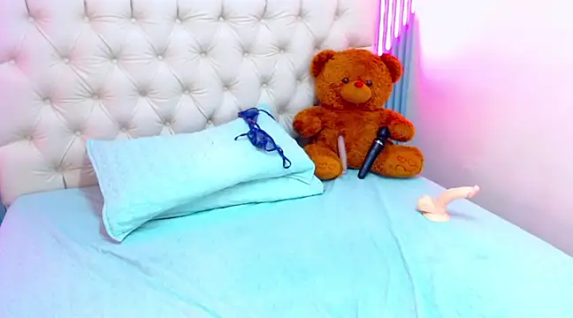 Snapshot of Naomy_Jackson chatting on December 10, 2024, 7:32 pm Naomy Jackson online show from December 10, 2024, 7:32 pm