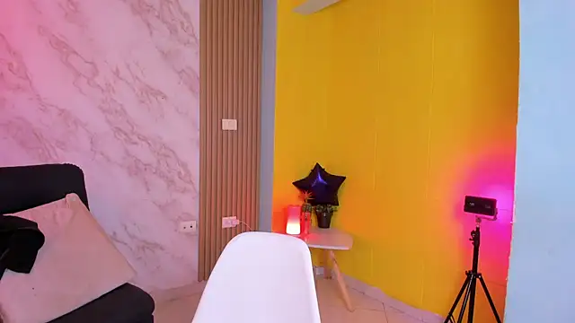 Snapshot of Megan_blue7 chatting on October 10, 2025, 11:33 am Megan blue7 online show from October 10, 2025, 11:33 am