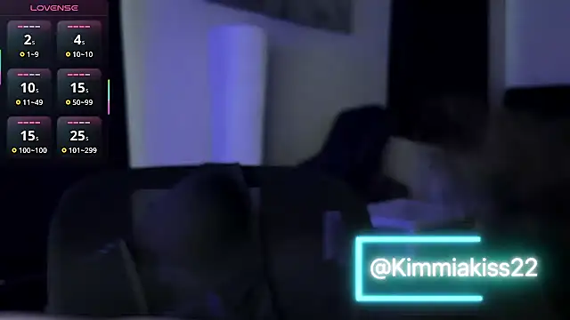 kimmiakiss22 online show from October 15, 2025, 11:13 pm