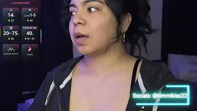 kimmiakiss22 online show from October 3, 2025, 12:47 am