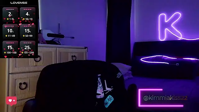 kimmiakiss22 online show from February 15, 2026, 9:03 pm