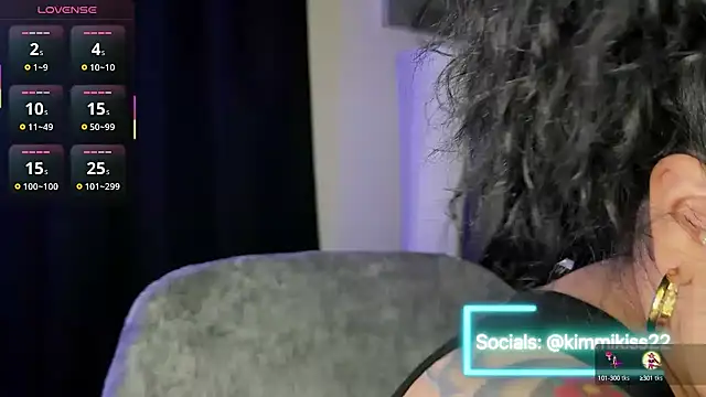 kimmiakiss22 online show from October 4, 2025, 12:01 am