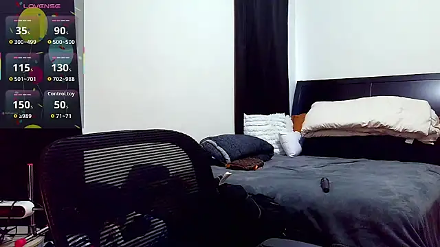 kimmiakiss22 online show from November 25, 2025, 7:03 pm