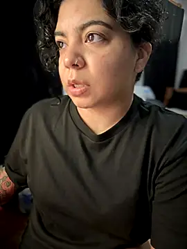 kimmiakiss22 online show from November 18, 2025, 6:33 pm