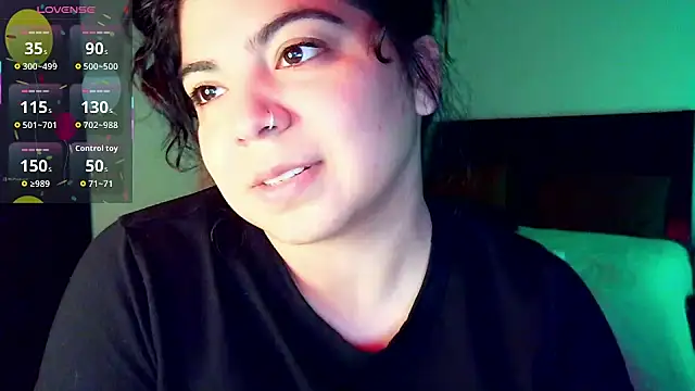 kimmiakiss22 online show from November 17, 2025, 11:53 pm