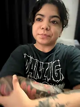 kimmiakiss22 online show from November 19, 2025, 10:43 pm