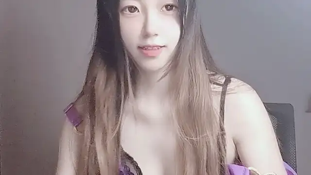 VaerySaenz online show from September 24, 2025, 4:08 am