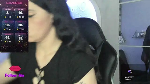 Snapshot of natasha_logan_ chatting on October 14, 2025, 4:02 am natasha logan  online show from October 14, 2025, 4:02 am