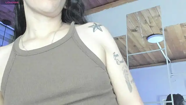 Snapshot of natasha_logan_ chatting on October 10, 2025, 4:02 am natasha logan  online show from October 10, 2025, 4:02 am