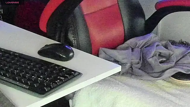 Snapshot of natasha_logan_ chatting on October 21, 2025, 4:01 am natasha logan  online show from October 21, 2025, 4:01 am