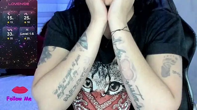 natasha logan  online show from April 12, 2026, 4:05 am